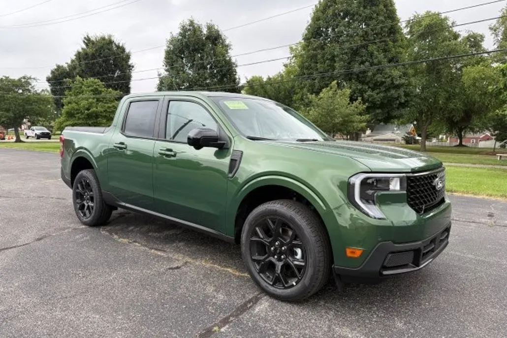 2025 Ford Maverick Lariat photo 1