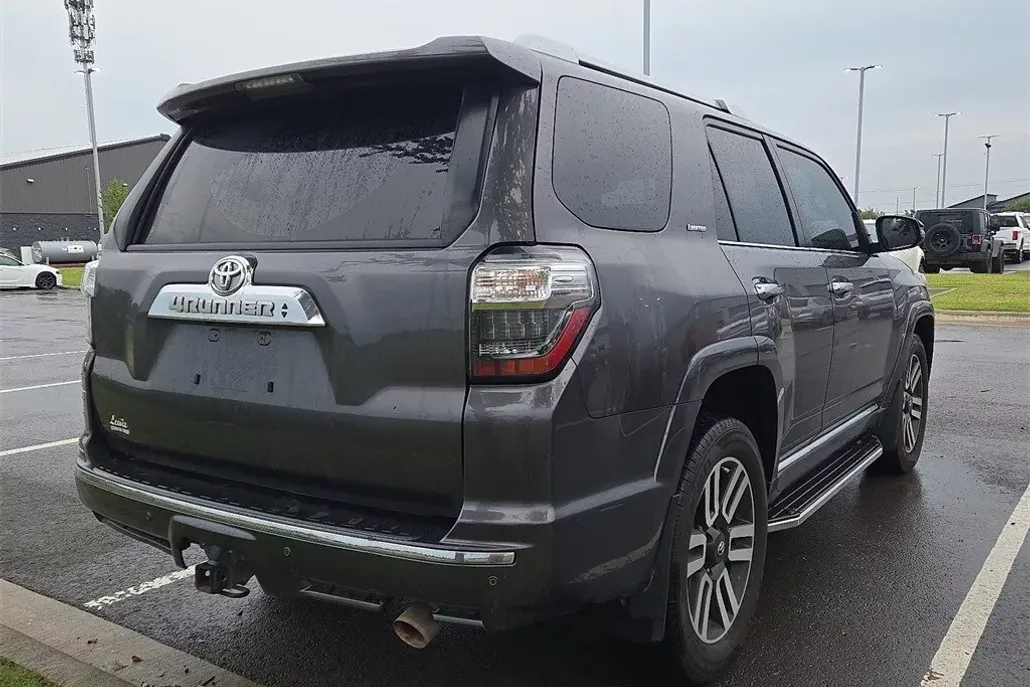 2017 Toyota 4Runner Limited photo 1