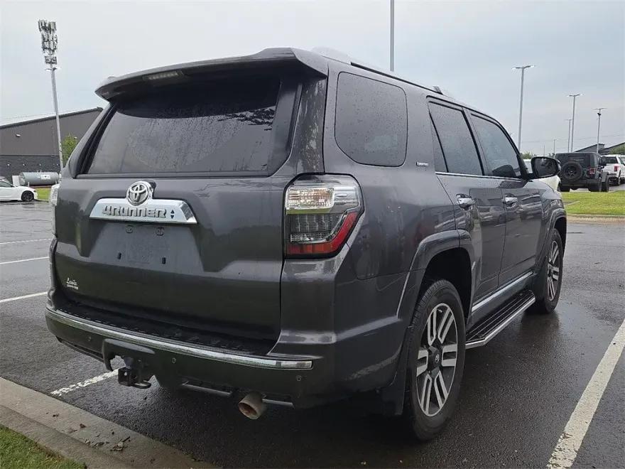 2017 Toyota 4Runner Limited photo 1