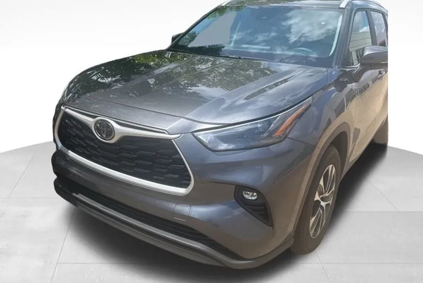 2023 Toyota Highlander XLE photo 1