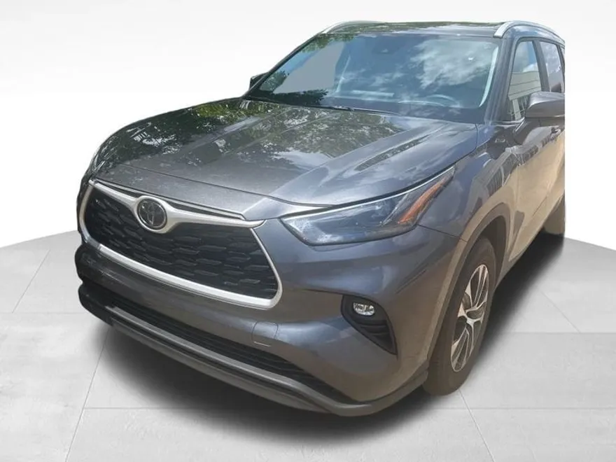 2023 Toyota Highlander XLE photo 1
