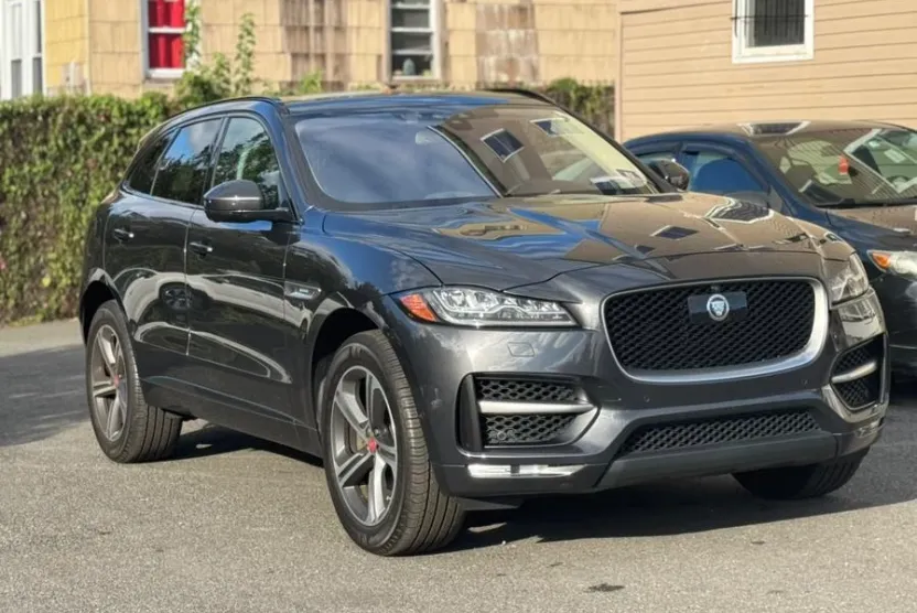 2017 Jaguar F-PACE R-Sport photo 1