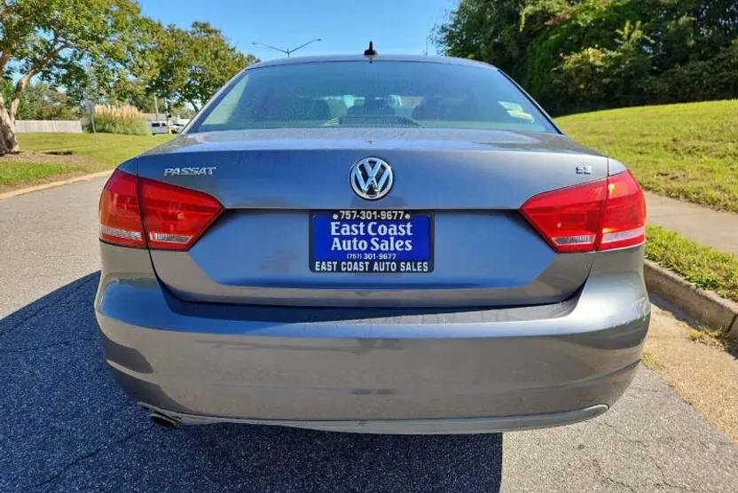 2012 Volkswagen Passat SE photo 1