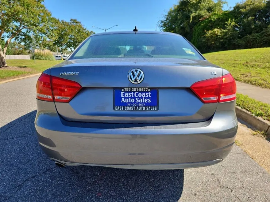 2012 Volkswagen Passat SE photo 1