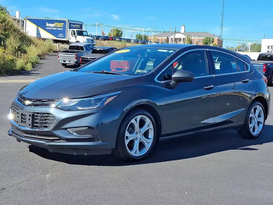2018 Chevrolet Cruze Premier photo 1