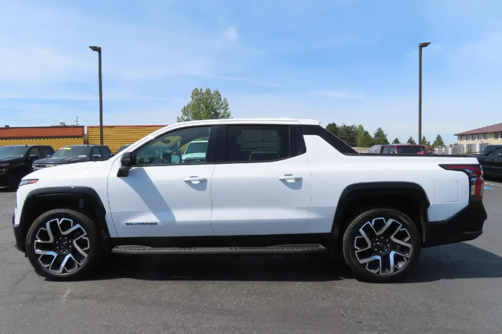 2024 Chevrolet Silverado EV RST photo 1