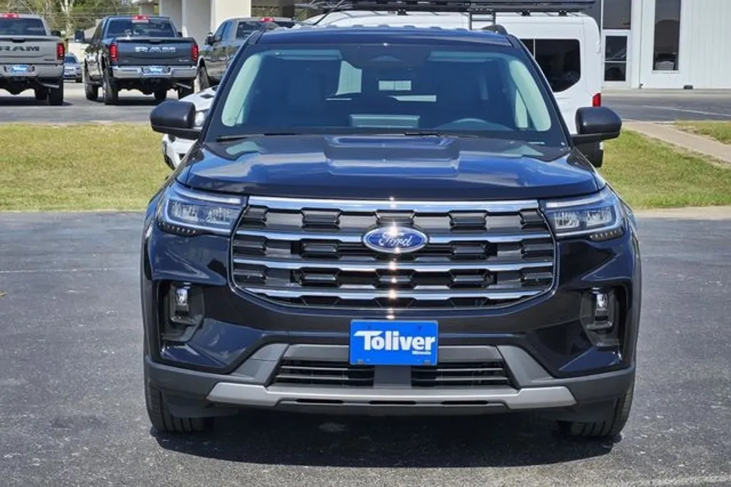 2025 Ford Explorer photo 1