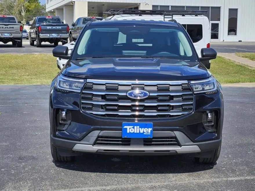2025 Ford Explorer photo 1