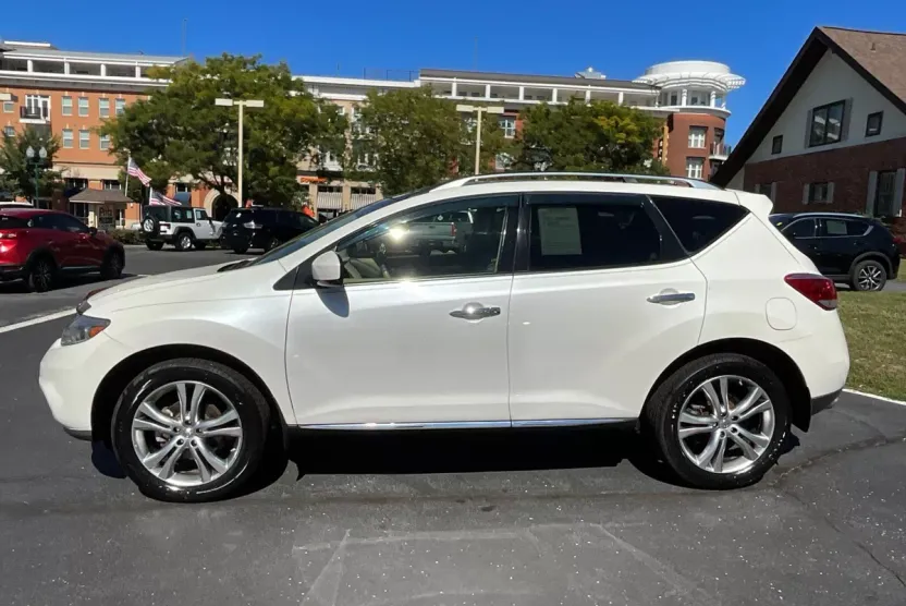 2013 Nissan Murano LE photo 1