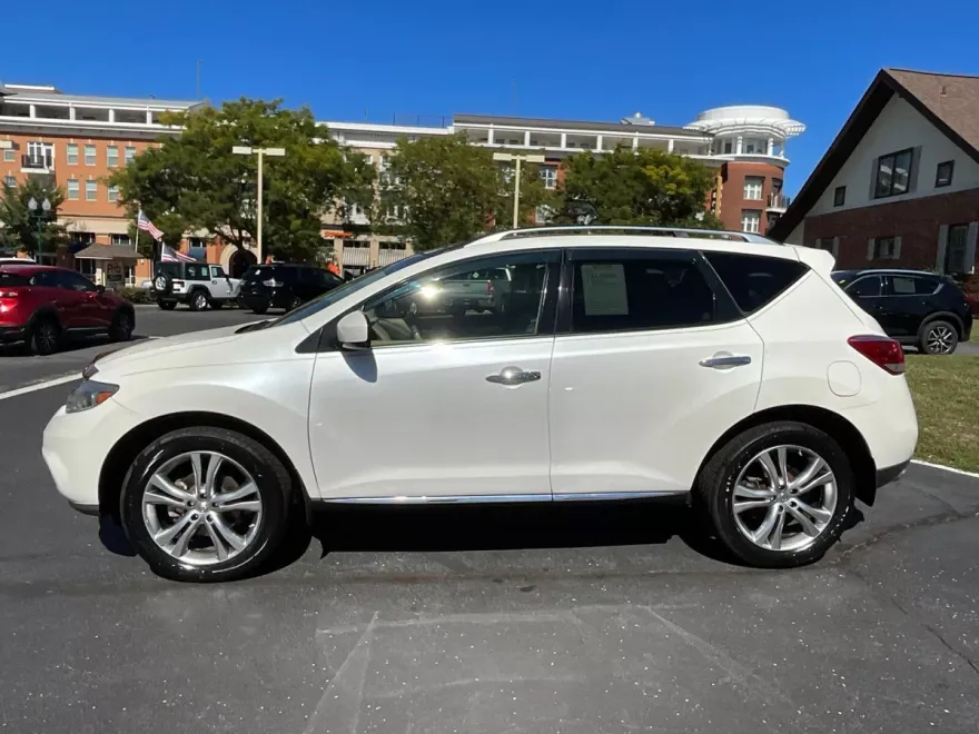 2013 Nissan Murano LE photo 1