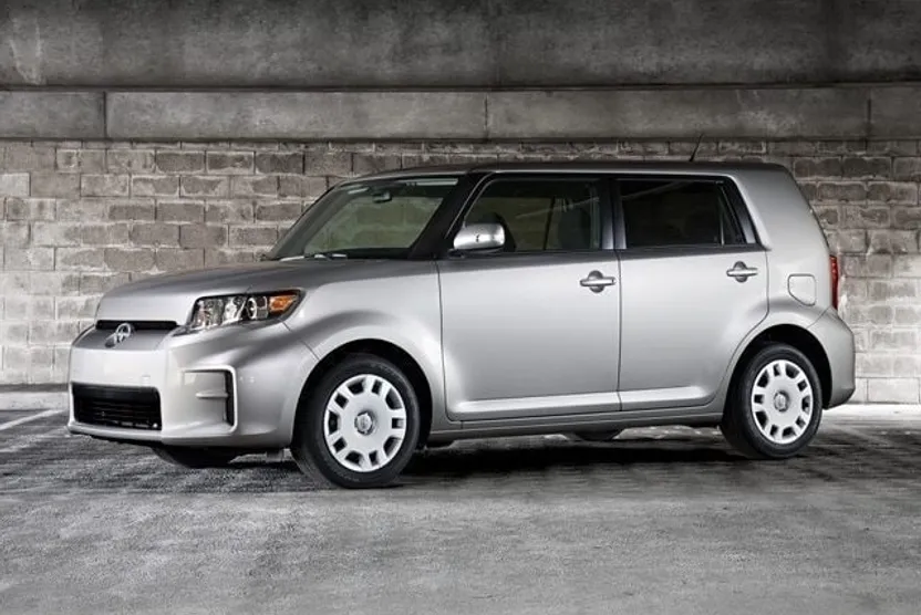 2013 Scion xB Base photo 1