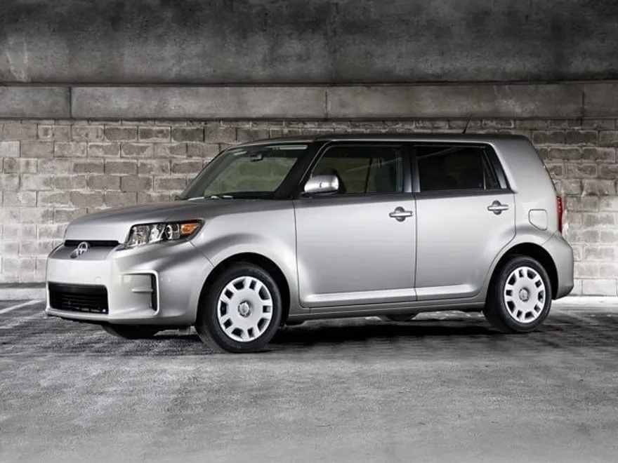 2013 Scion xB Base photo 1