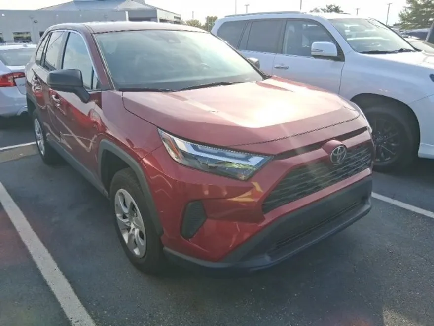 2023 Toyota RAV4 LE photo 1