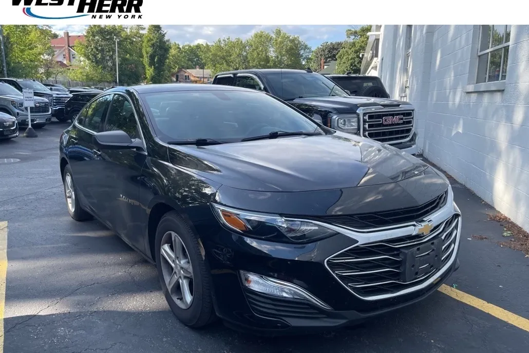 2022 Chevrolet Malibu LS photo 1