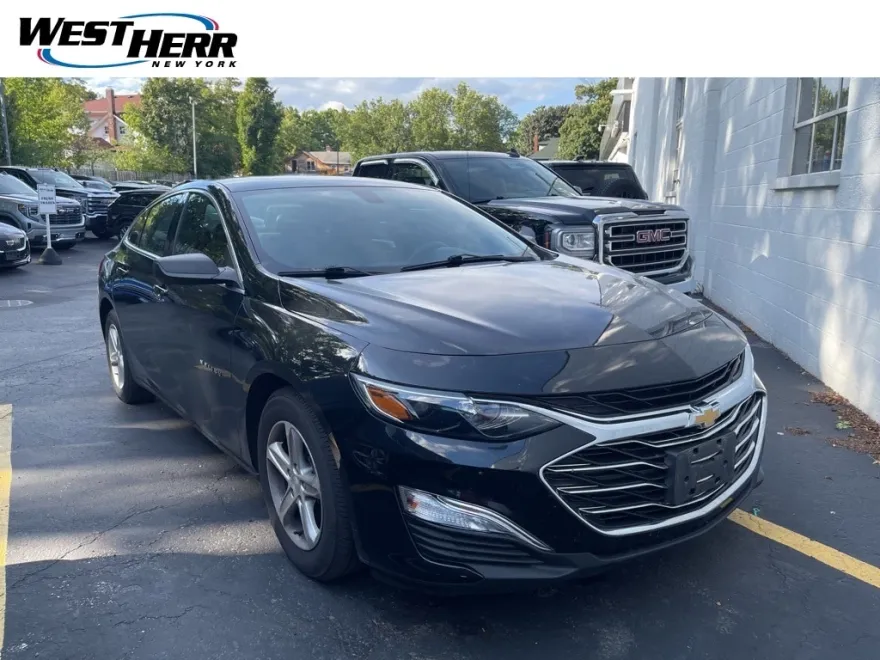 2022 Chevrolet Malibu LS photo 1