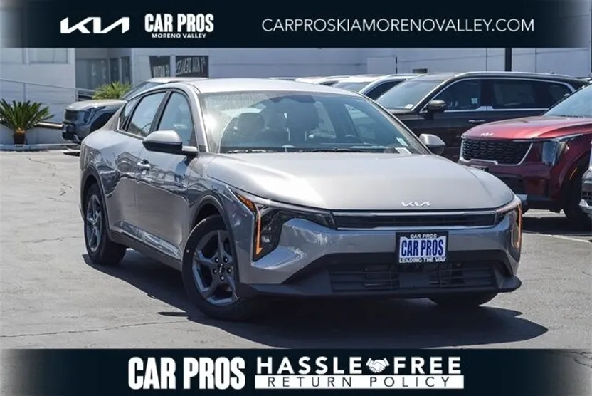 2025 Kia K4 LXS photo 1
