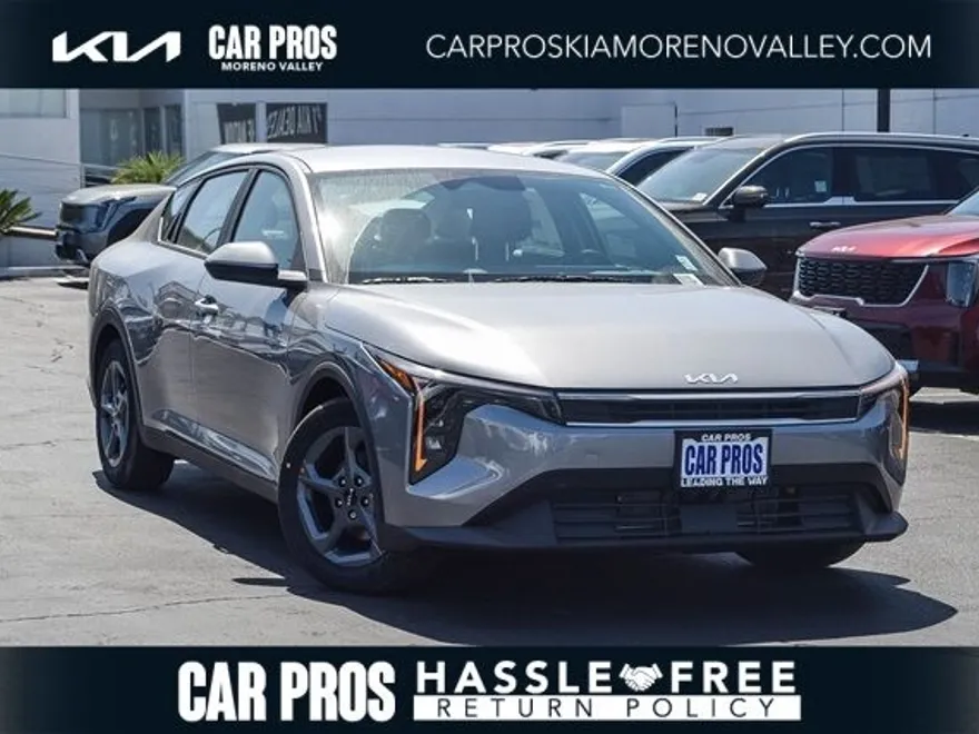 2025 Kia K4 LXS photo 1