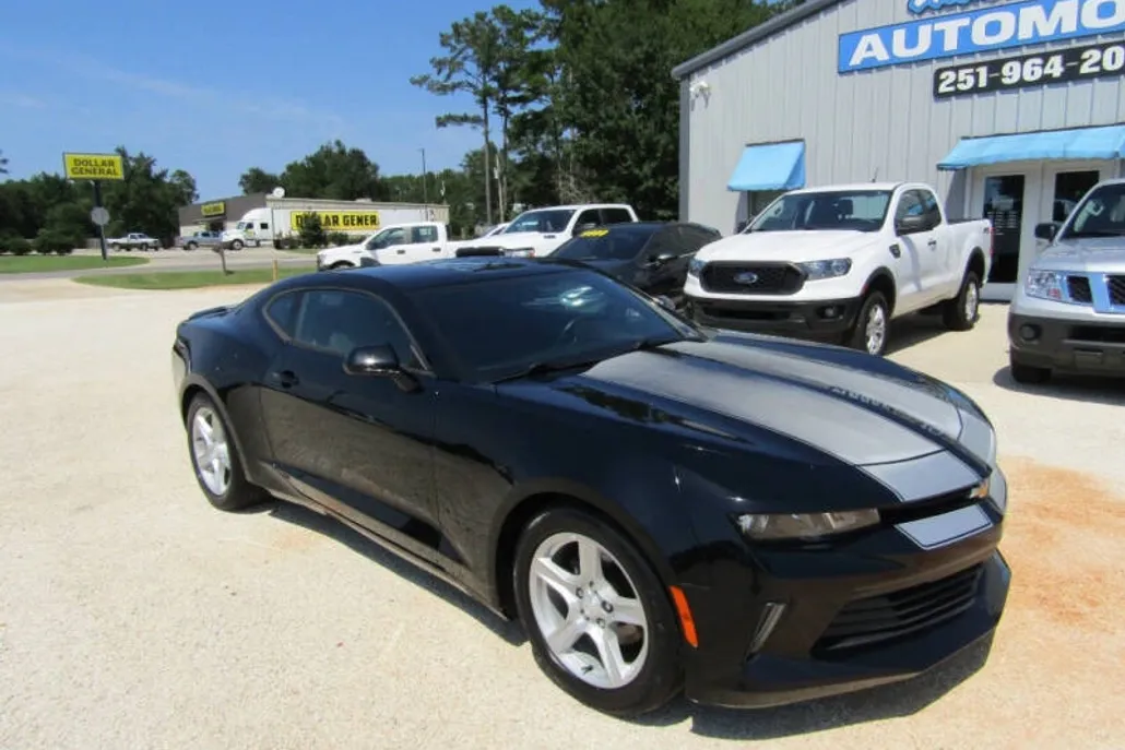 2017 Chevrolet Camaro 1LT photo 1