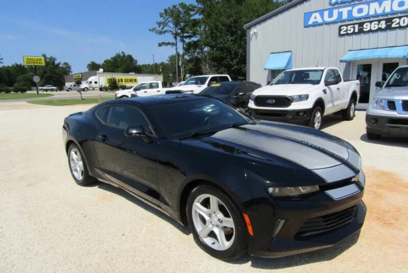 2017 Chevrolet Camaro 1LT photo 1