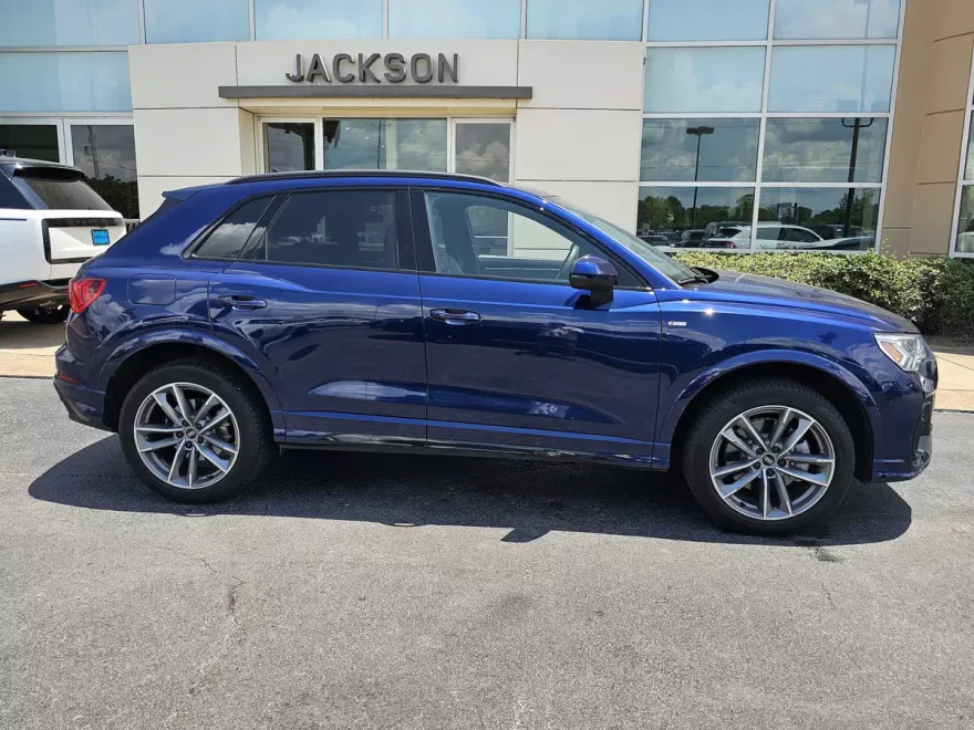 2025 Audi Q3 S line Premium photo 1