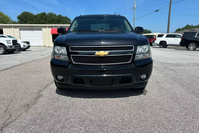 2013 Chevrolet Avalanche LT photo 1