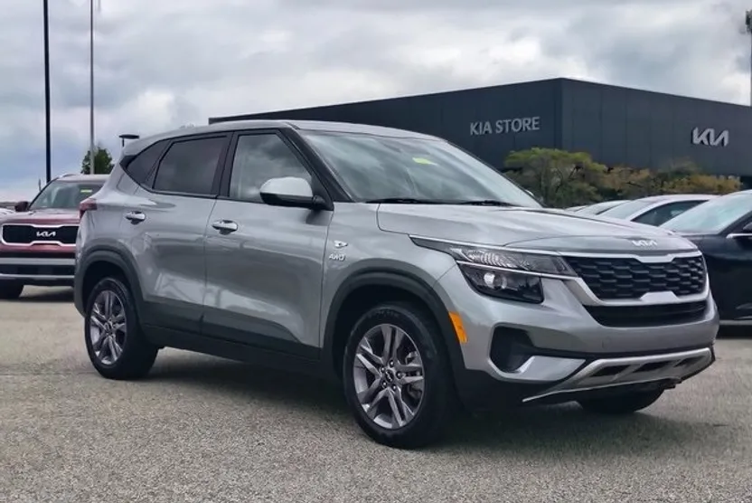 2023 Kia Seltos LX photo 1