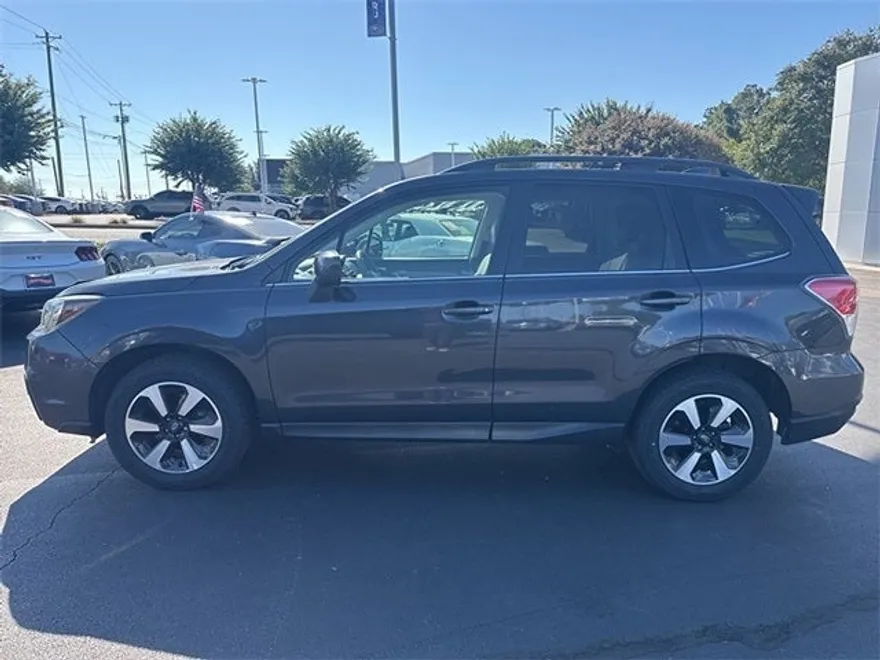 2024 Subaru Crosstrek Premium photo 1