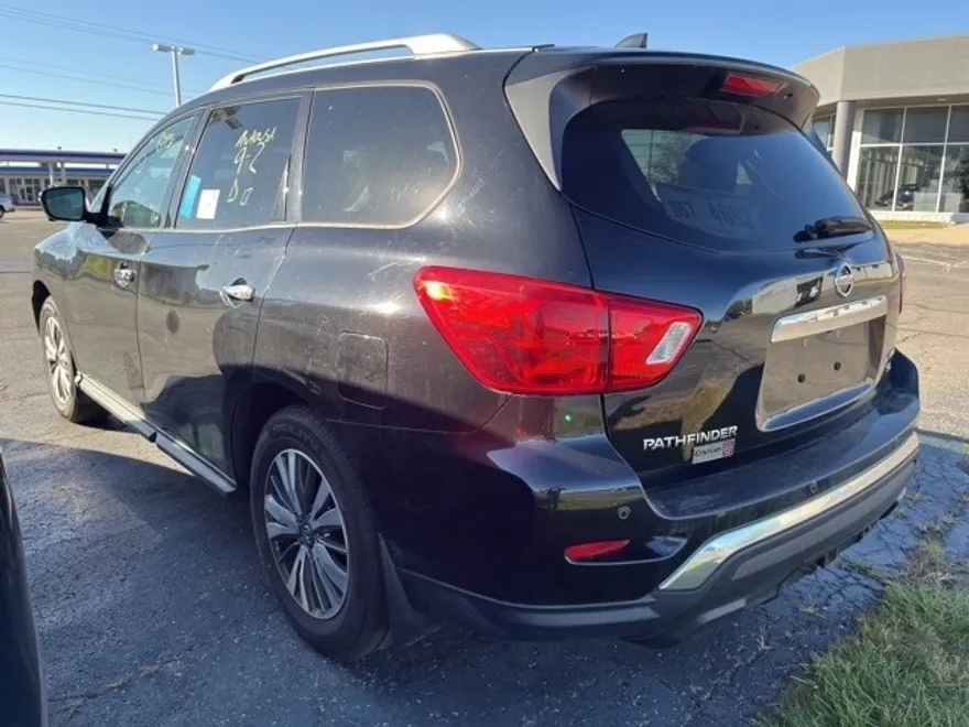 2020 Nissan Pathfinder SL photo 1