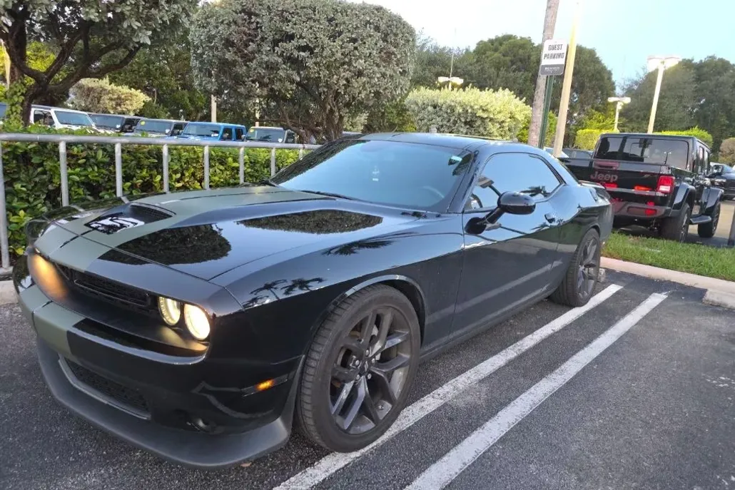 2023 Dodge Challenger GT photo 1