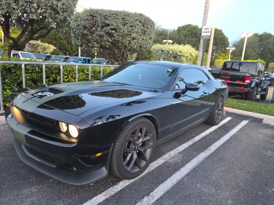 2023 Dodge Challenger GT photo 1