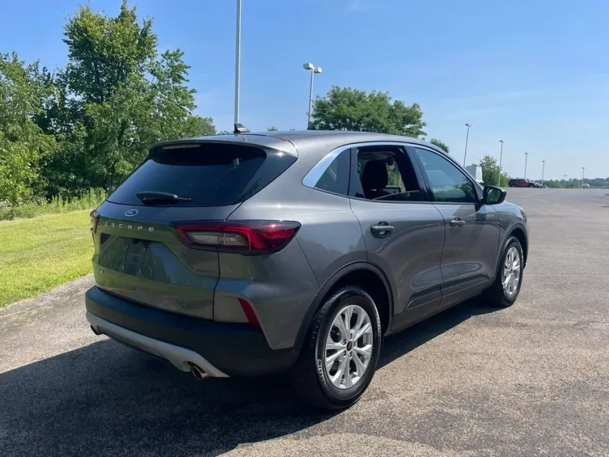 2023 Ford Explorer Limited photo 1