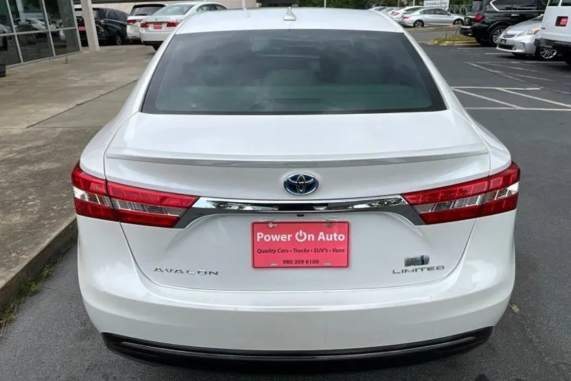2015 Toyota Avalon Hybrid Limited photo 1