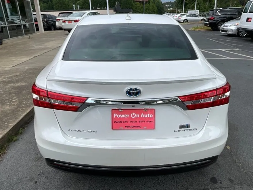2015 Toyota Avalon Hybrid Limited photo 1