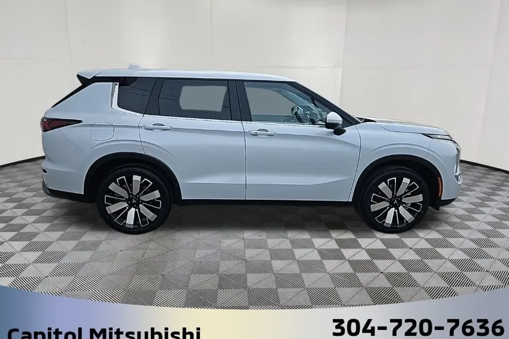 2025 Mitsubishi Outlander SE Ralliart photo 1
