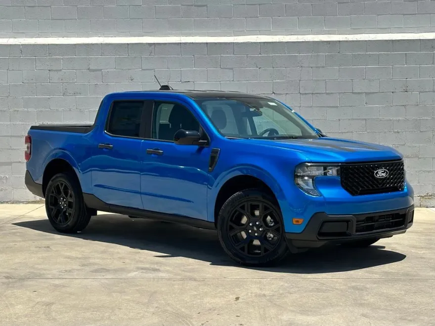 2025 Ford Maverick XLT photo 1