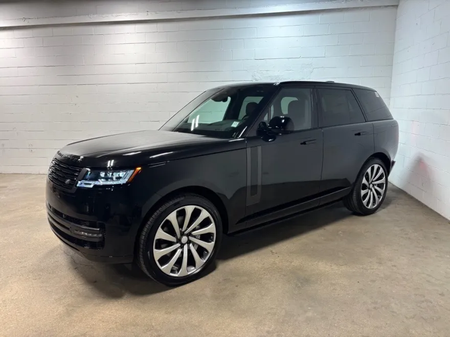 2025 Land Rover Range Rover SE photo 1