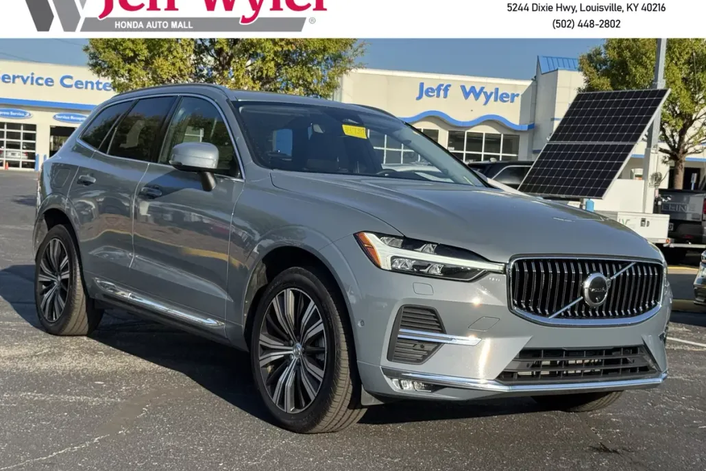 2023 Volvo XC60 B5 Plus photo 1