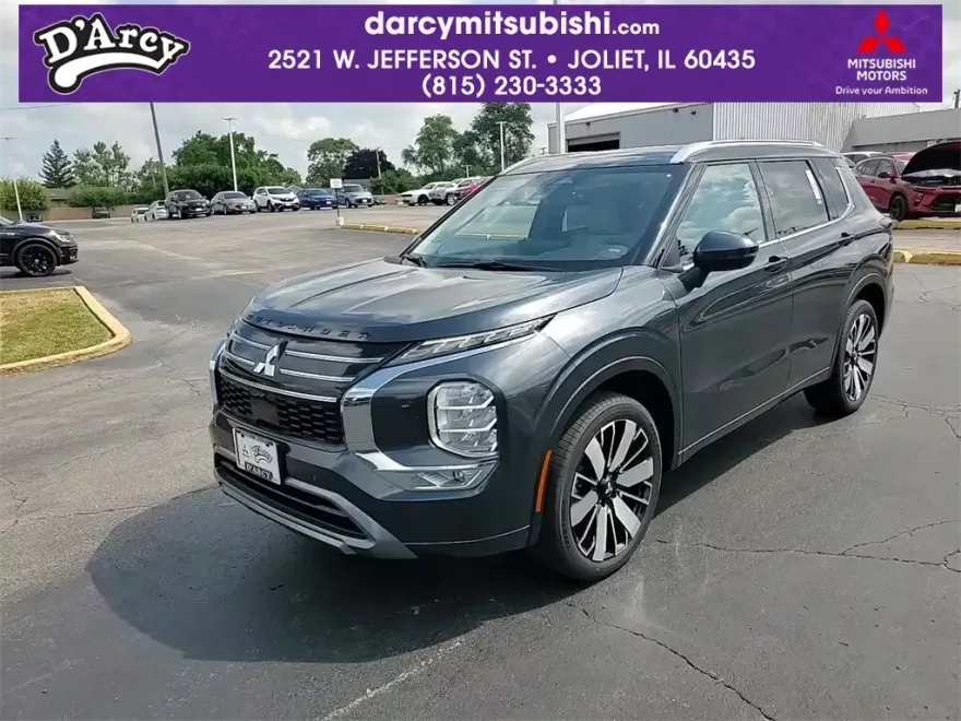 2025 Mitsubishi Outlander SEL photo 1