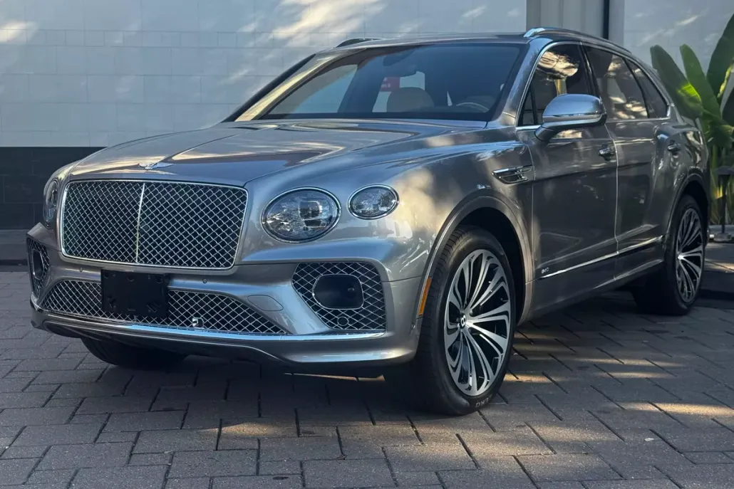2022 Bentley Bentayga V8 photo 1