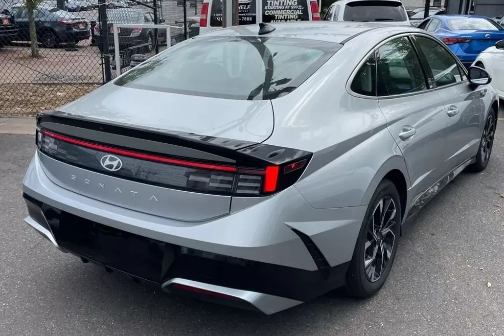 2024 Hyundai Sonata SEL photo 1