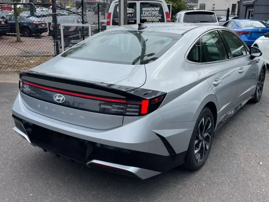 2024 Hyundai Sonata SEL photo 1