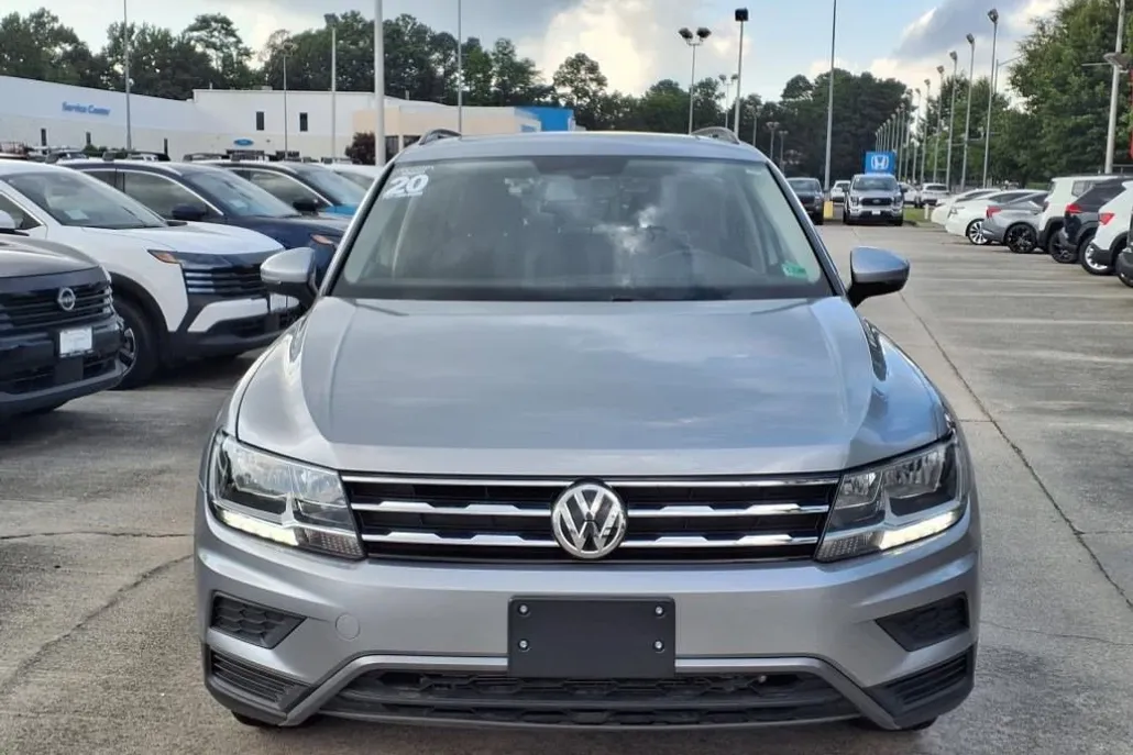 2020 Volkswagen Tiguan SE photo 1