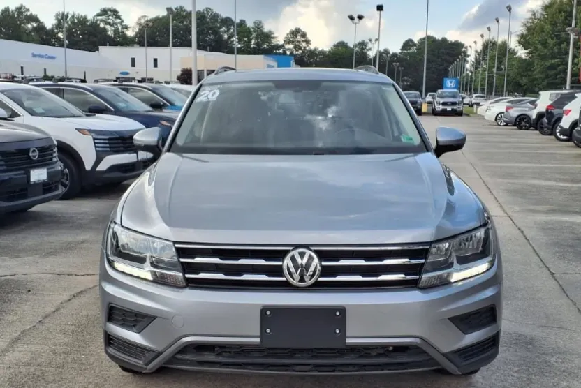 2020 Volkswagen Tiguan SE photo 1