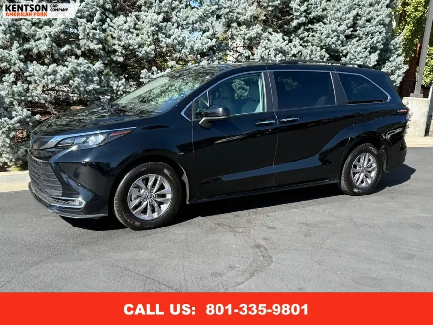 2024 Toyota Sienna XLE photo 1