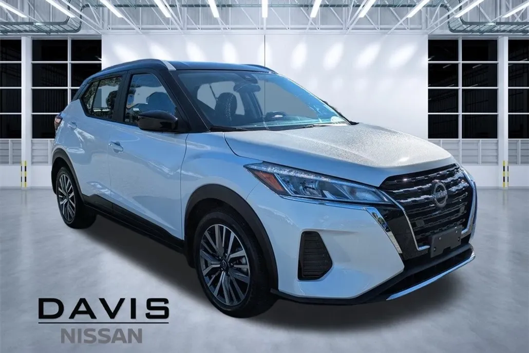 2024 Nissan Kicks SV photo 1