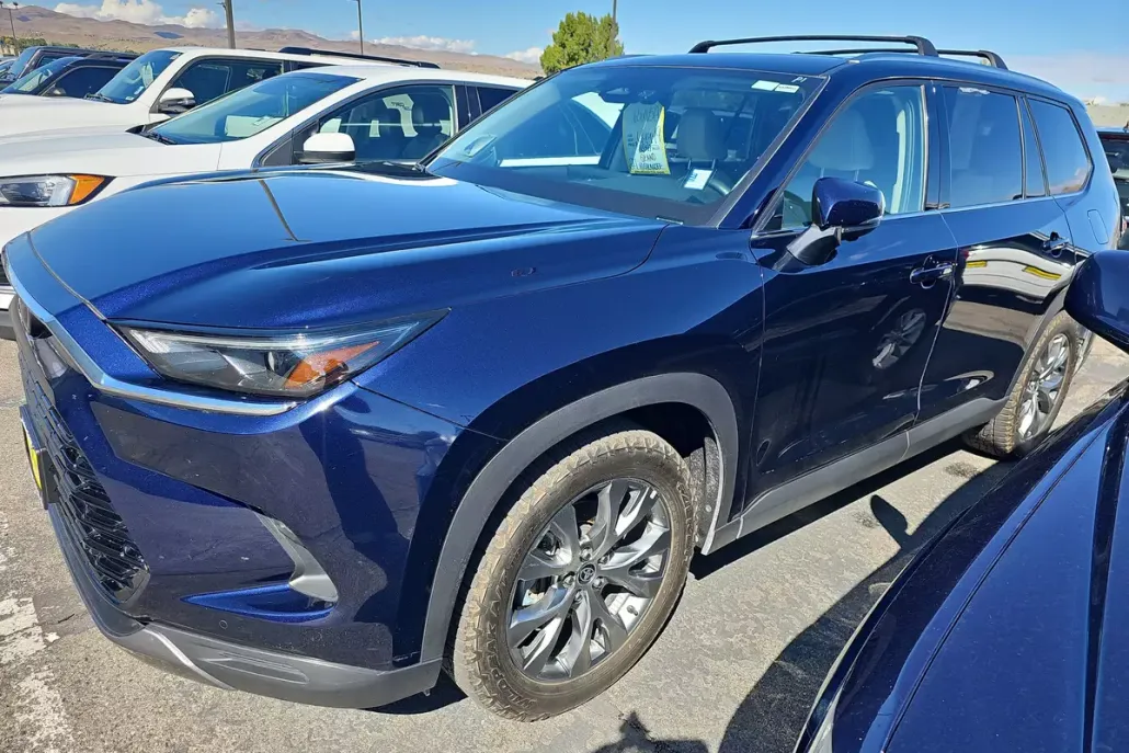2024 Toyota Highlander Hybrid photo 1