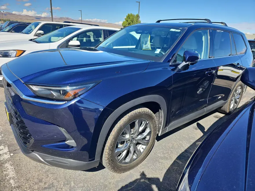 2024 Toyota Highlander Hybrid photo 1