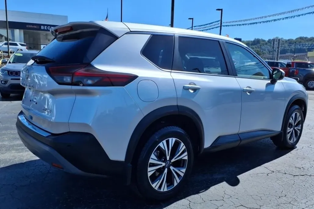 2022 Nissan Rogue SV photo 1
