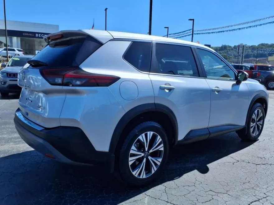 2022 Nissan Rogue SV photo 1