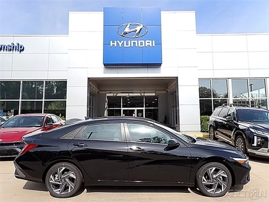 2025 Hyundai Elantra SEL Sport photo 1